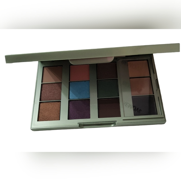 Mally Beauty's Pro Tricks Eyeshadow Palette - Picture 2 of 4